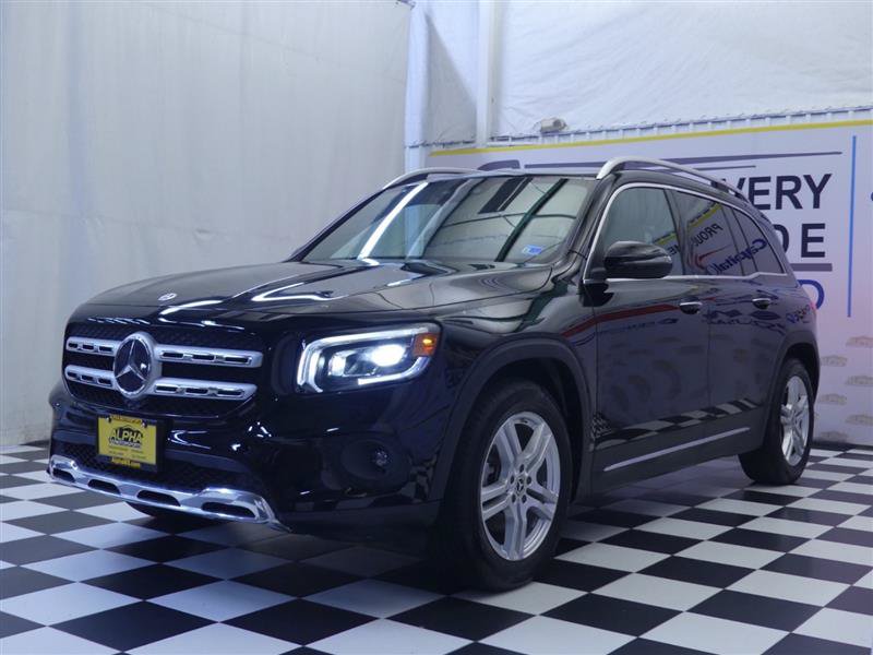 Used 2022 Mercedes-Benz GLB 250 4MATIC w/ Premium Package Lite image 4