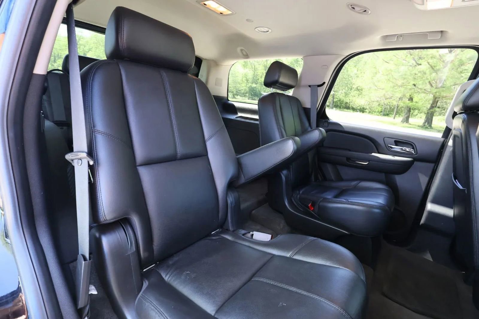 Used 2010 Chevrolet Tahoe LT w/ Luxury Package AWD/4WD image 19