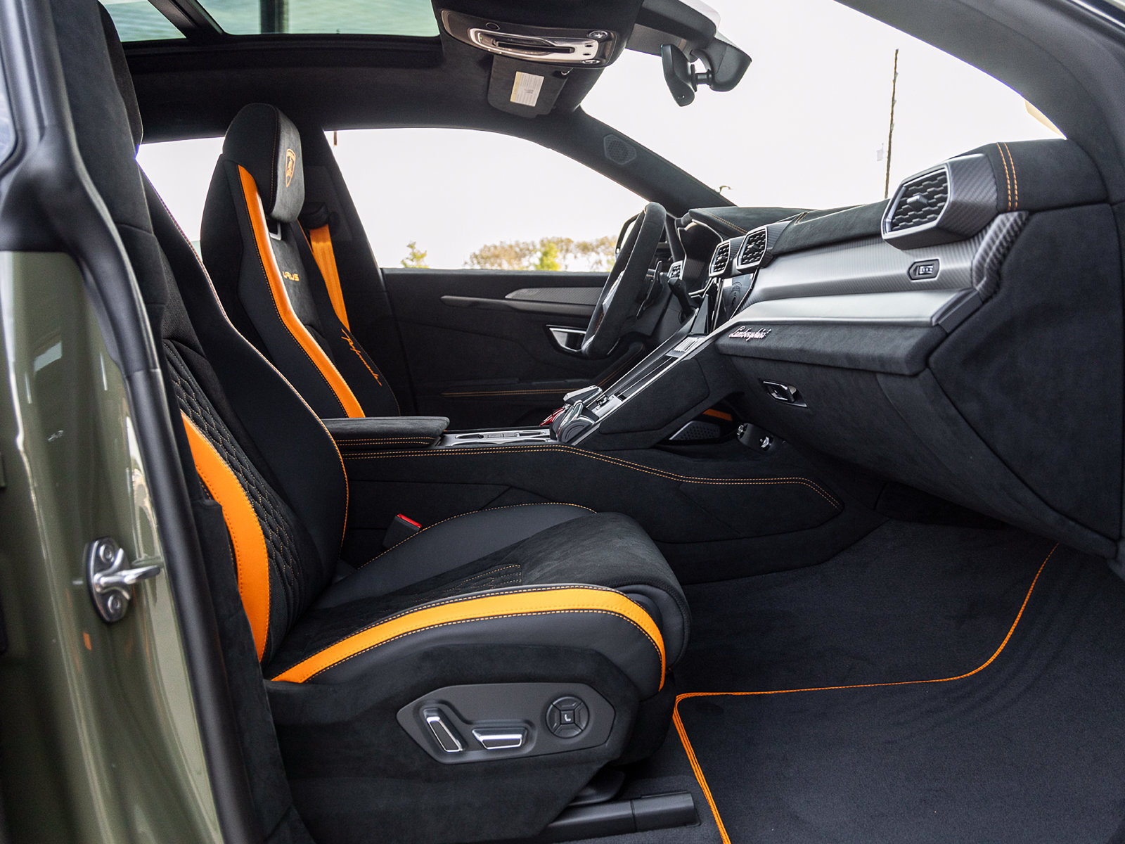 Used 2023 Lamborghini Urus Performante AWD/4WD image 54