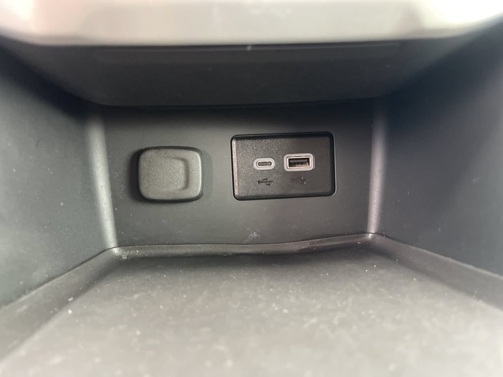 Used 2023 GMC Acadia SLE w/ Driver Convenience Package FWD image 33