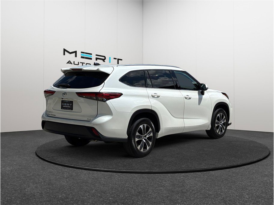 Used 2020 Toyota Highlander XLE FWD image 9