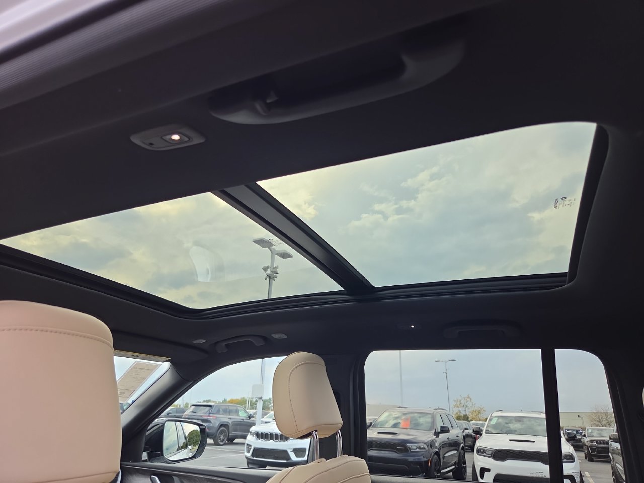 New 2027 Jeep Grand Cherokee Limited AWD/4WD image 22