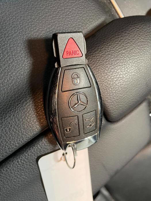 Used 2010 Mercedes-Benz E 350 4MATIC Sedan image 44