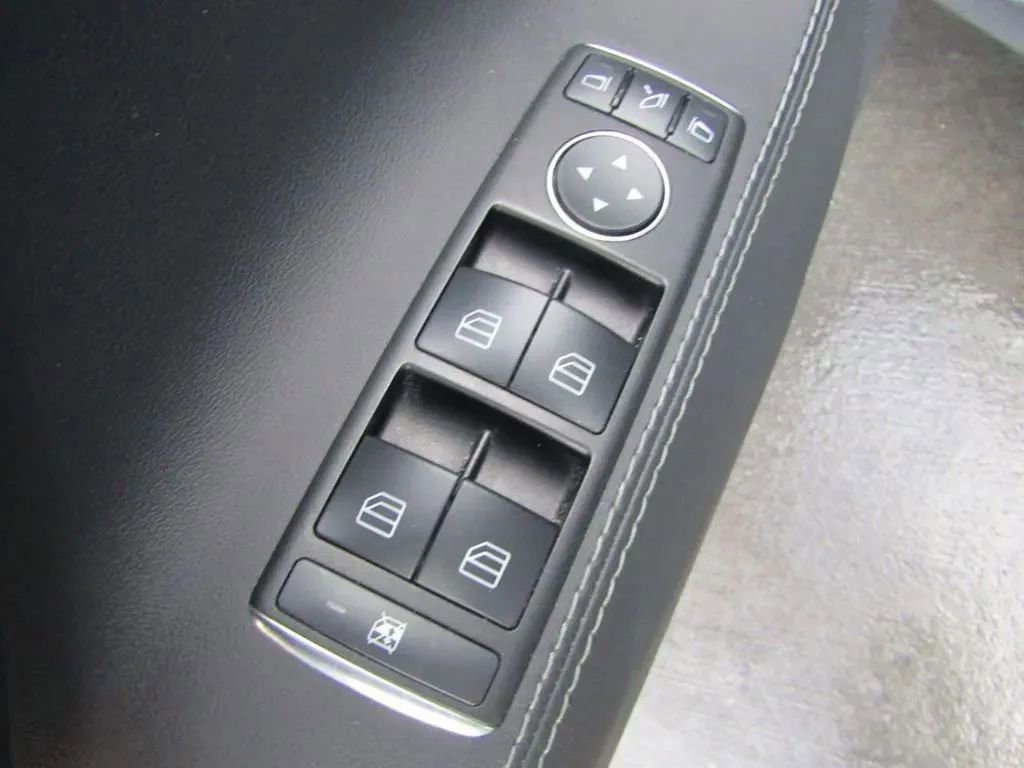 Used 2015 Tesla Model S 85D image 46