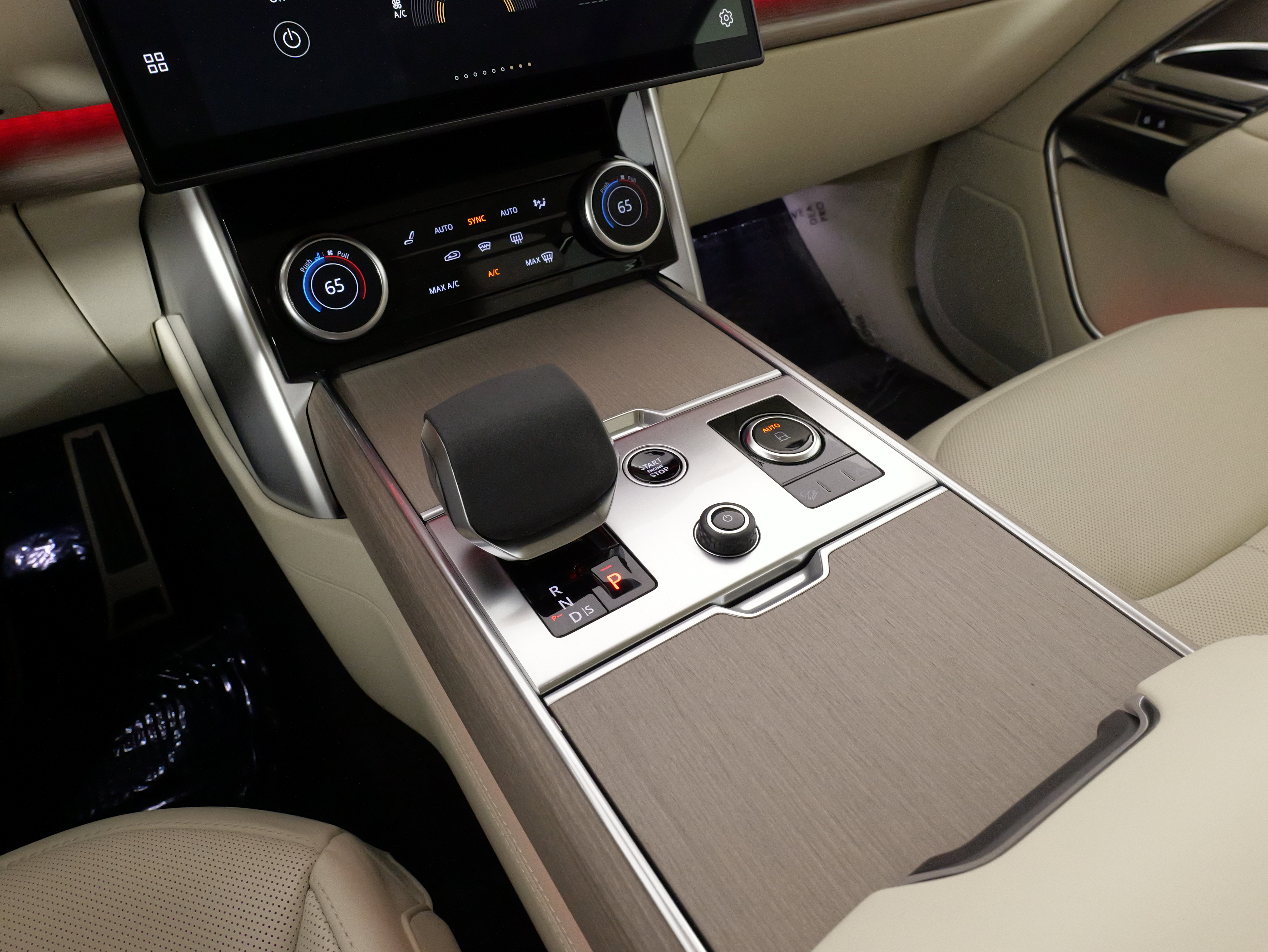 Used 2023 Land Rover Range Rover SE image 63