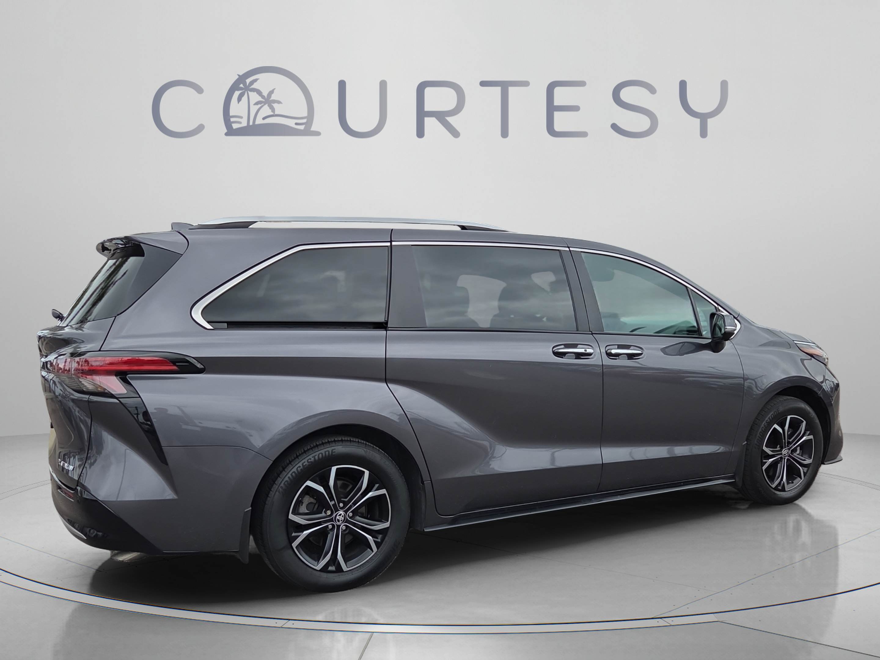 Certified 2025 Toyota Sienna Platinum AWD/4WD image 5