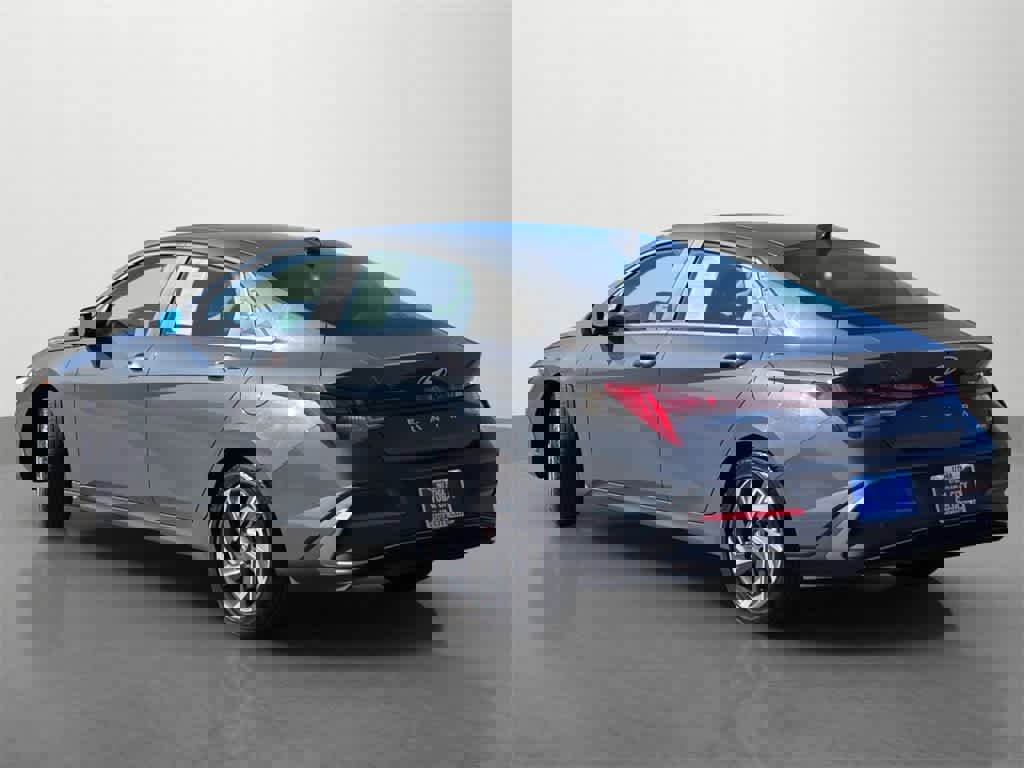 Used 2024 Hyundai Elantra Limited image 4