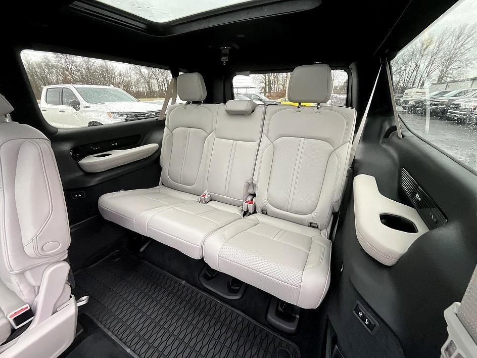 New 2026 Jeep Grand Wagoneer L Summit image 37