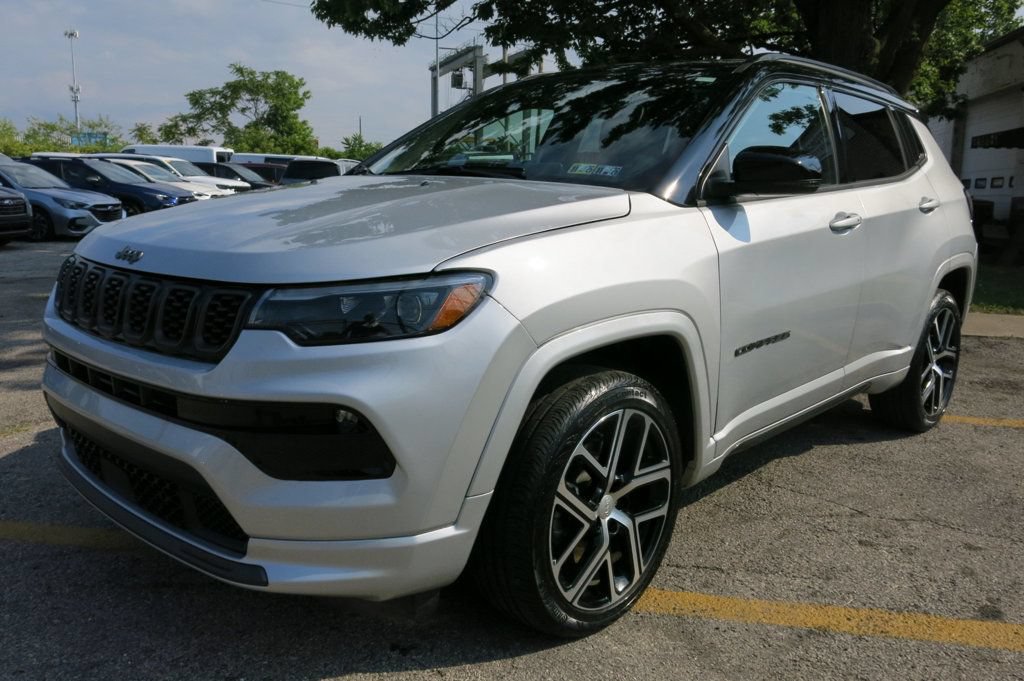 Used 2025 Jeep Compass Limited w/ High Altitude Package AWD/4WD image 2