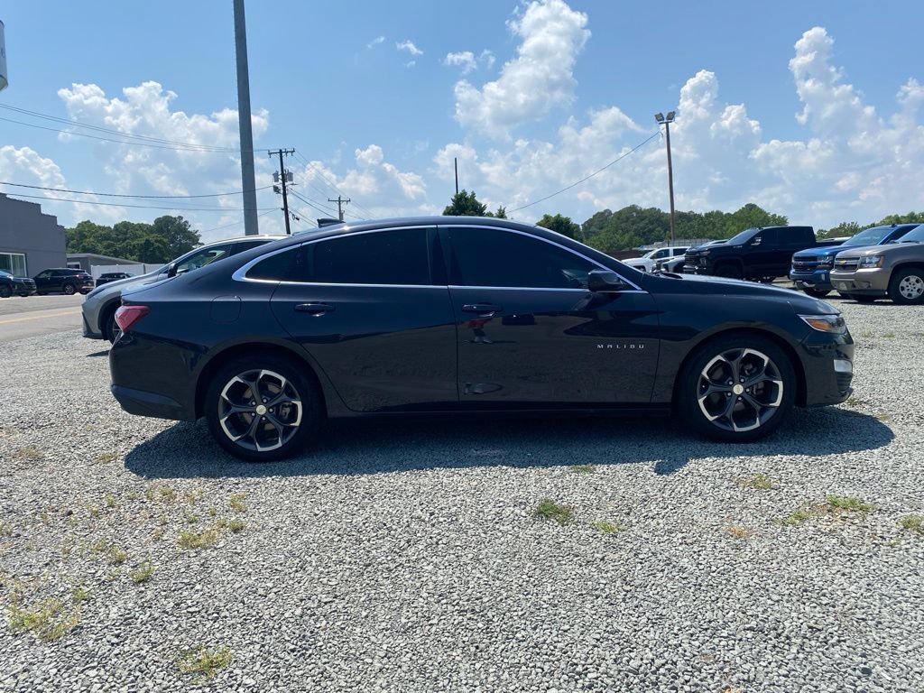 Used 2022 Chevrolet Malibu LT FWD image 2