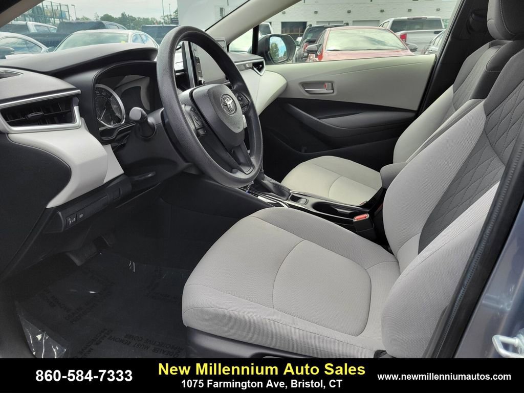 Used 2021 Toyota Corolla LE w/ LE Convenience Package image 18