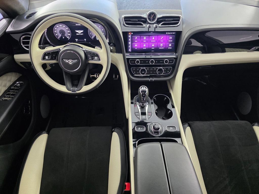 Used 2022 Bentley Bentayga AWD/4WD image 13