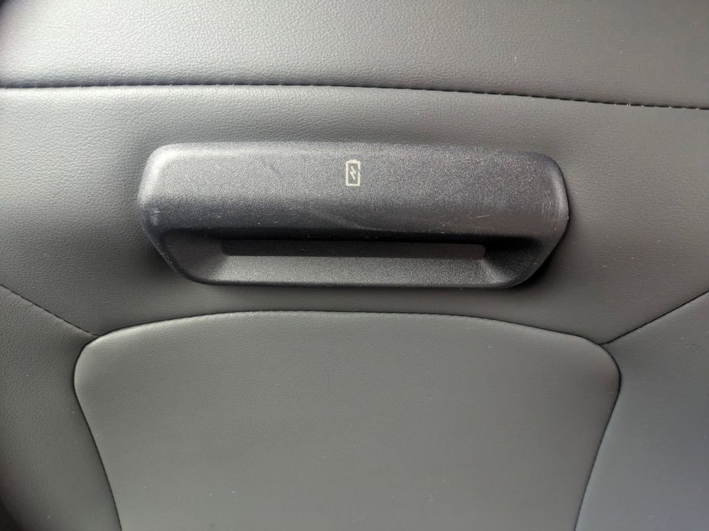 Used 2025 Ford Expedition Active image 39