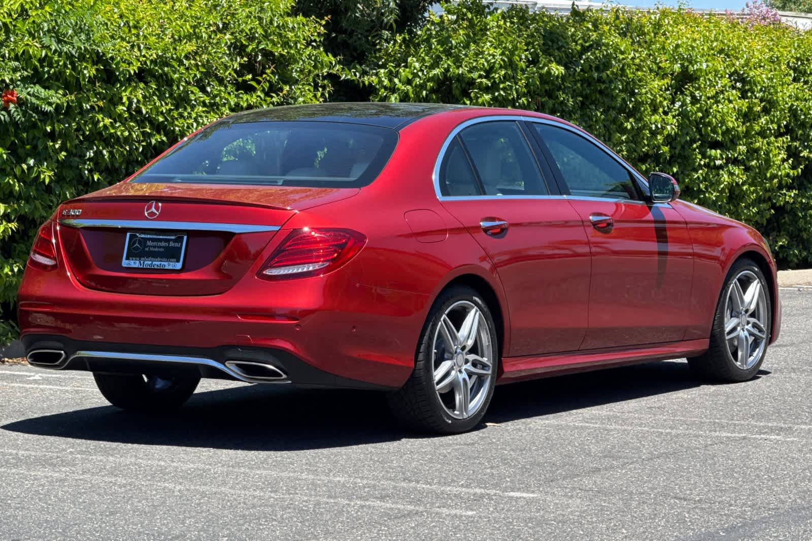 Used 2017 Mercedes-Benz E 300 image 3