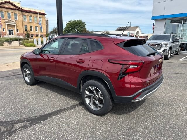 Used 2024 Chevrolet Trax LT w/ Driver Confidence Package FWD image 3