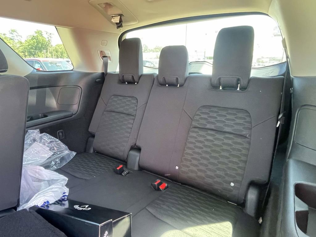 Used 2024 Nissan Pathfinder S image 10