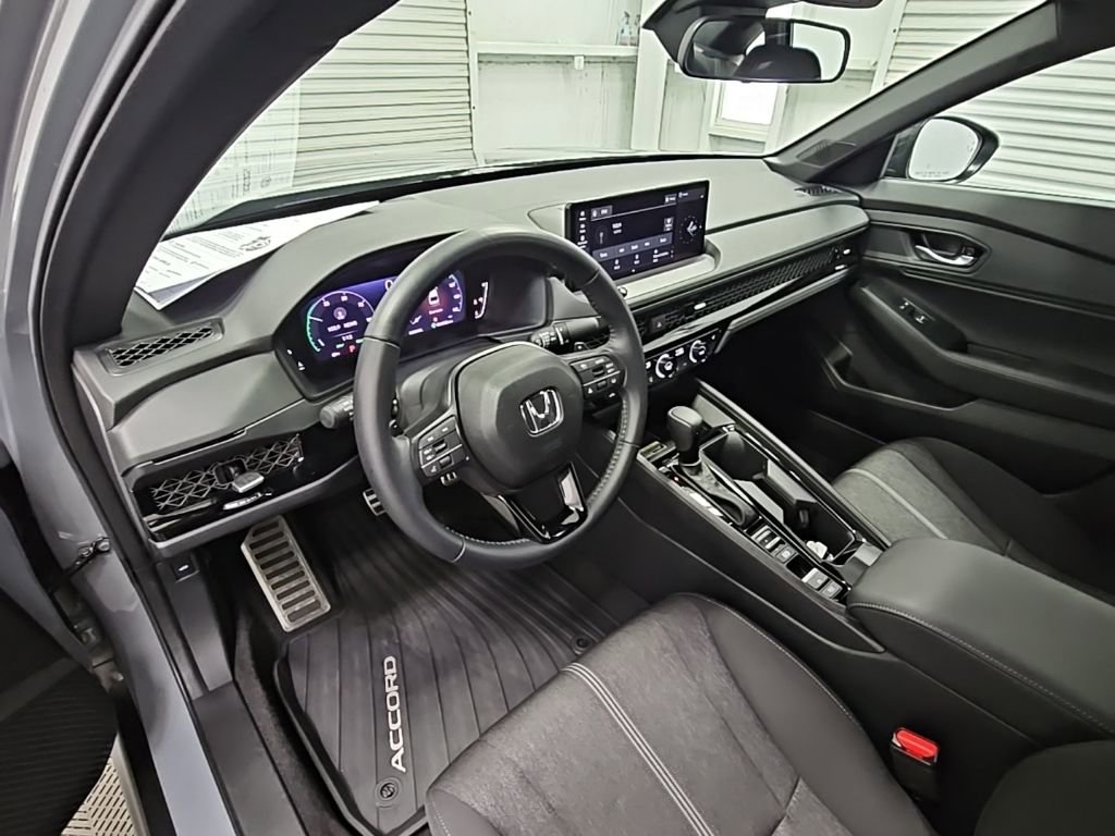 Used 2025 Honda Accord Sport image 12