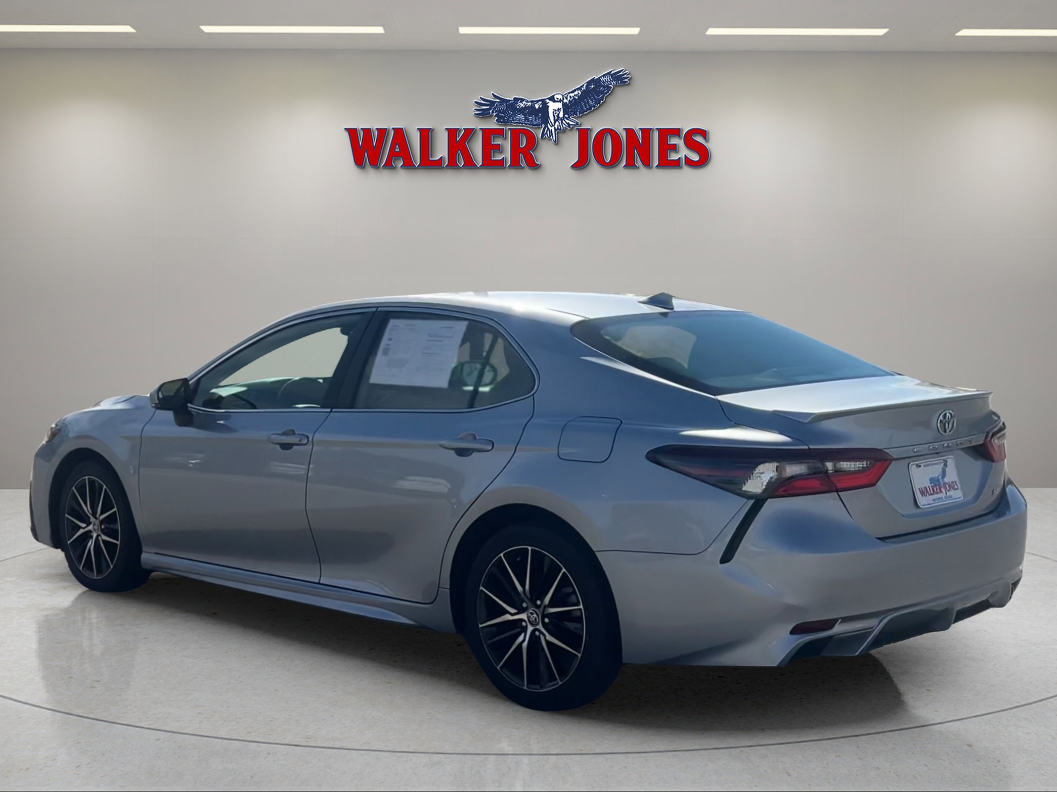 Used 2024 Toyota Camry SE image 5