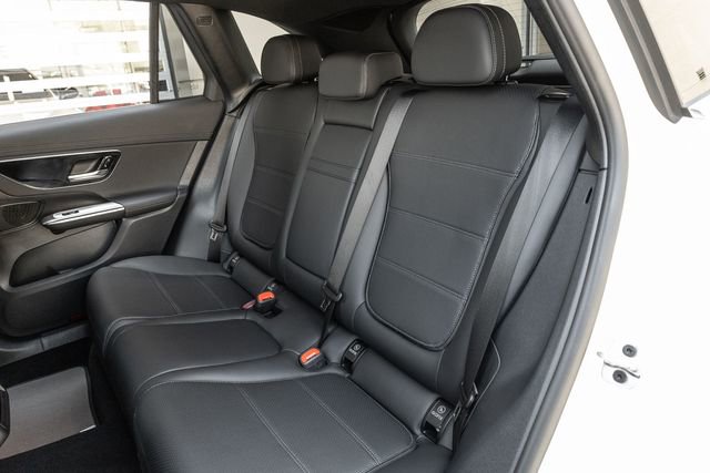 Used 2025 Mercedes-Benz GLC 300 4MATIC image 13