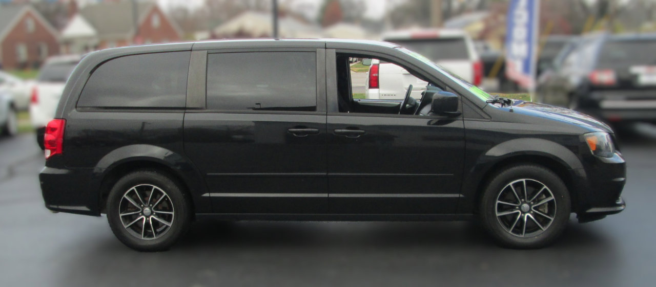 Used 2016 Dodge Grand Caravan SXT w/ UConnect Hands-Free Group image 3