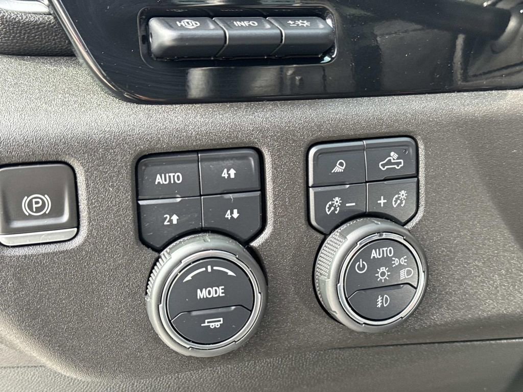 Used 2023 Chevrolet Silverado 1500 High Country image 23