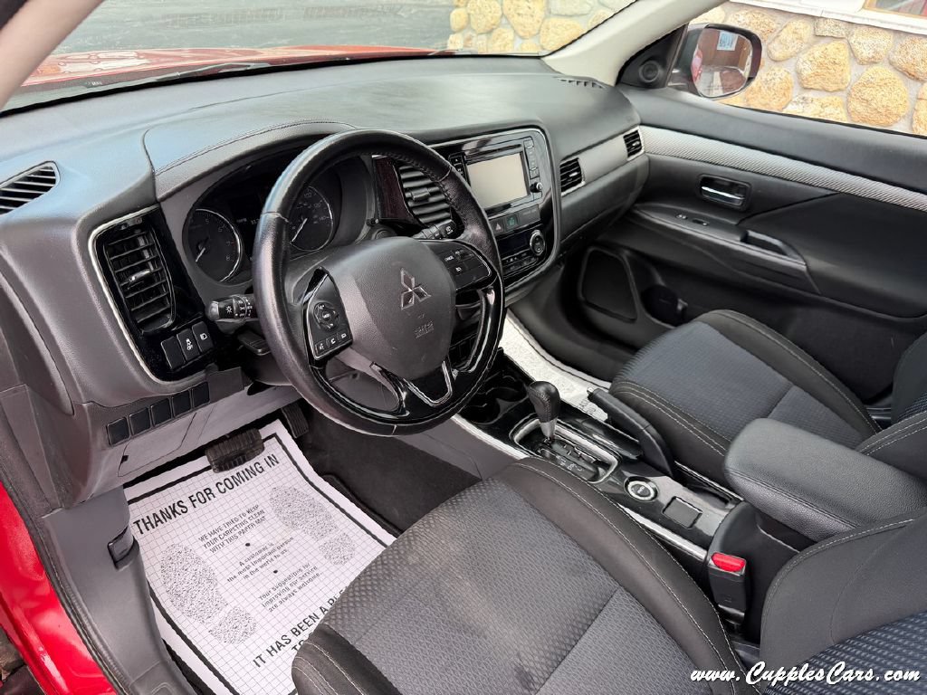 Used 2017 Mitsubishi Outlander ES AWD/4WD image 30