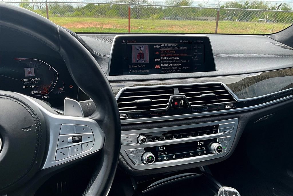 Used 2022 BMW 740i w/ M Sport Package image 7