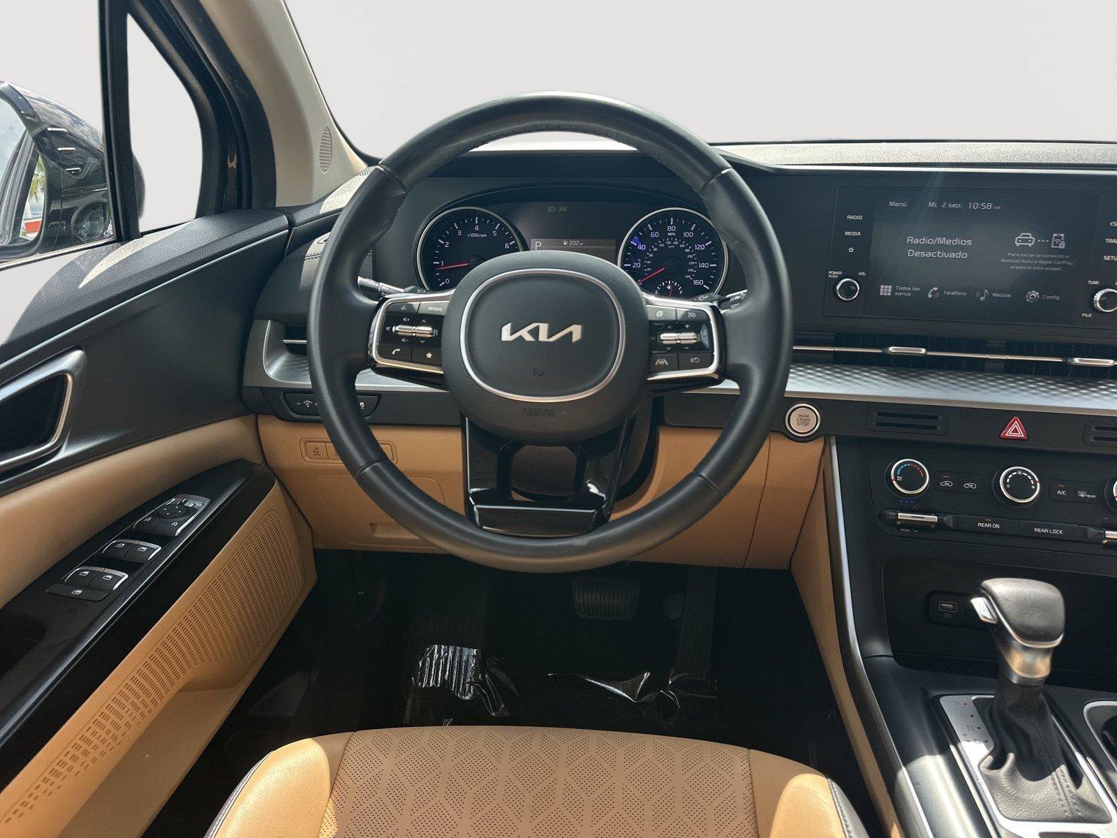 Used 2024 Kia Carnival LX FWD image 18
