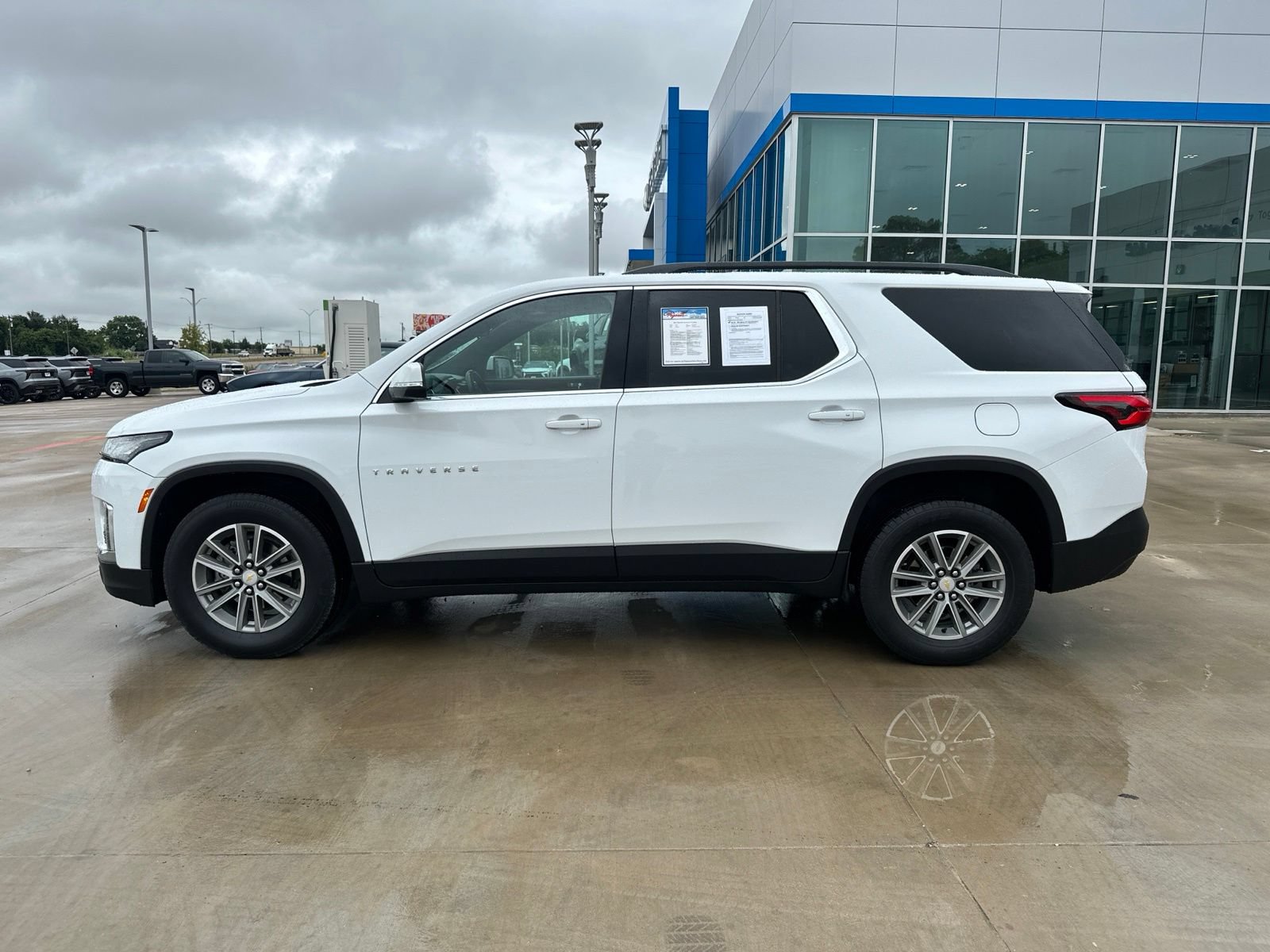 Used 2022 Chevrolet Traverse LT FWD video 2