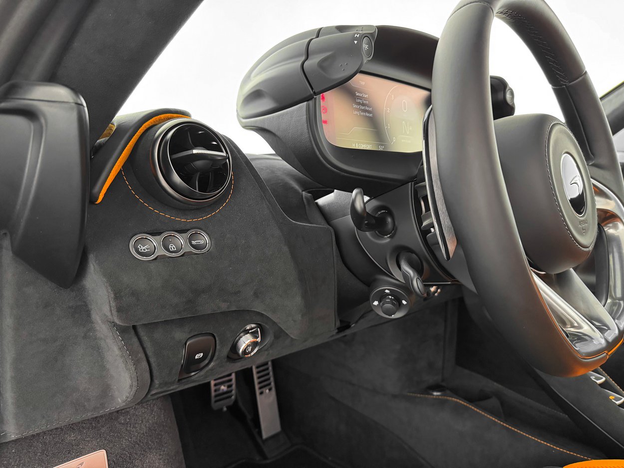 Used 2026 McLaren 750S Spider RWD image 17