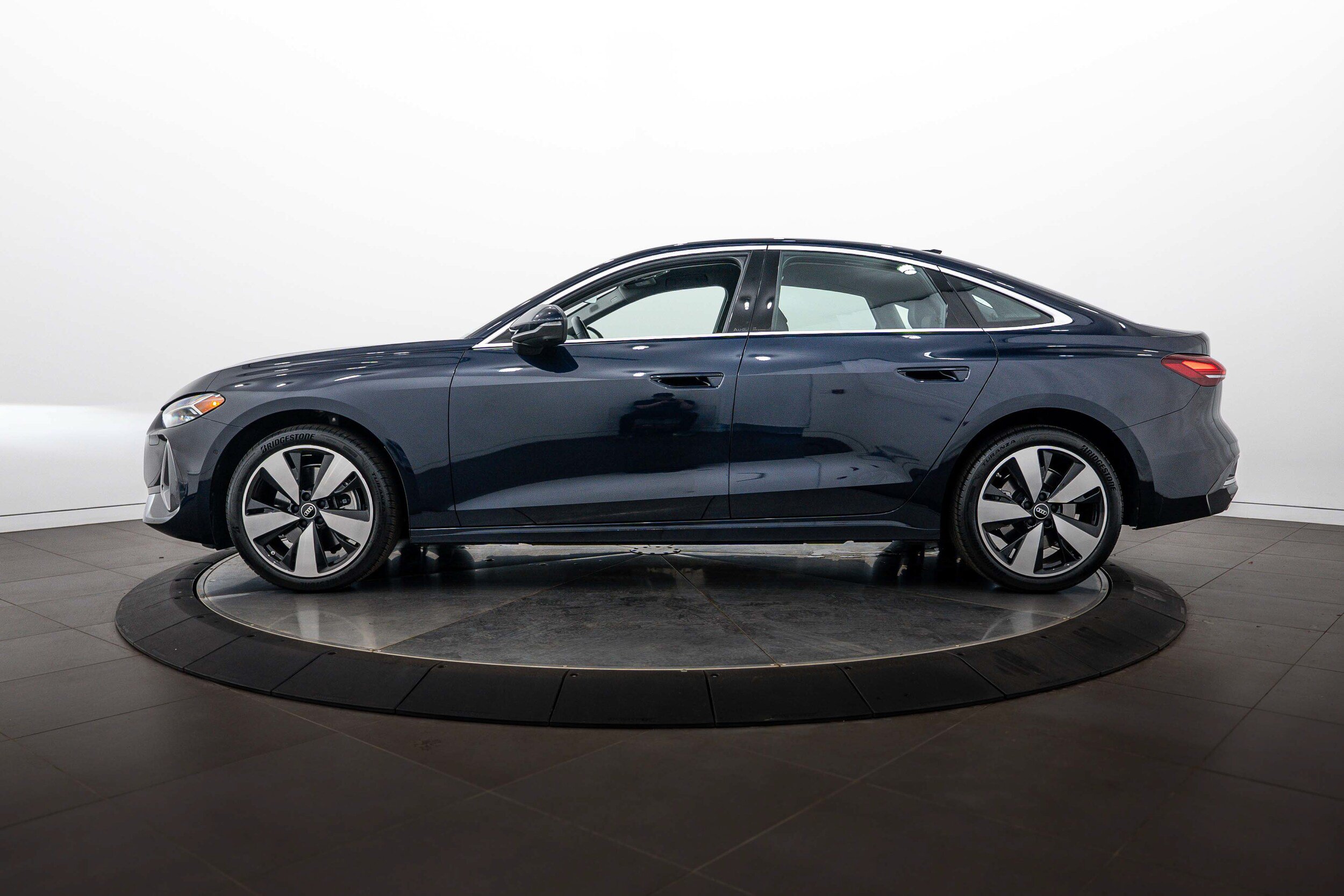 Used 2025 Audi A5 2.0T Premium Plus w/ Premium Plus AWD/4WD image 6