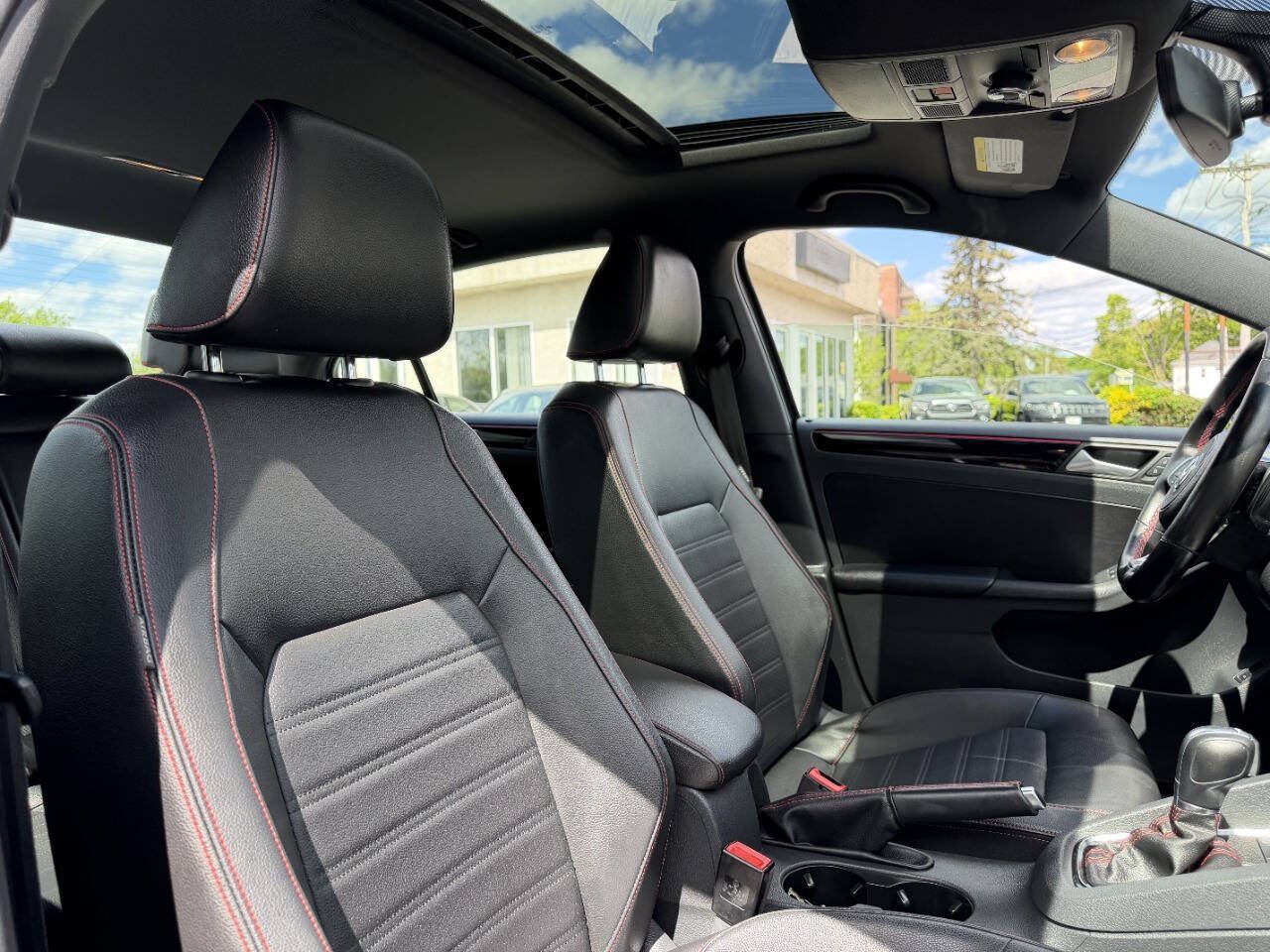 Used 2017 Volkswagen Jetta GLI FWD image 29