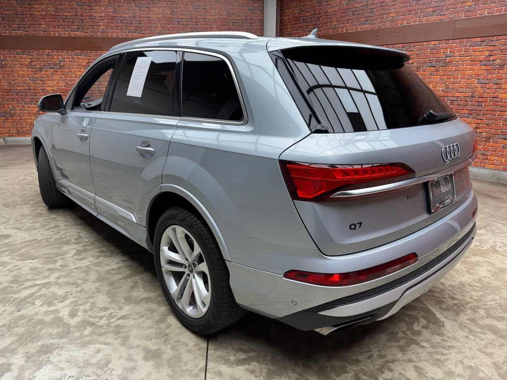 Used 2025 Audi Q7 3.0T Premium Plus AWD/4WD image 2