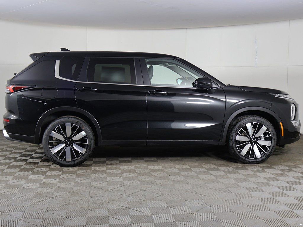 New 2026 Mitsubishi Outlander SE image 21