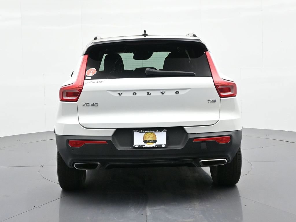 Used 2020 Volvo XC40 T4 R-Design image 7