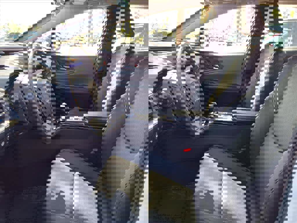 Used 2024 Toyota Prius XLE image 18