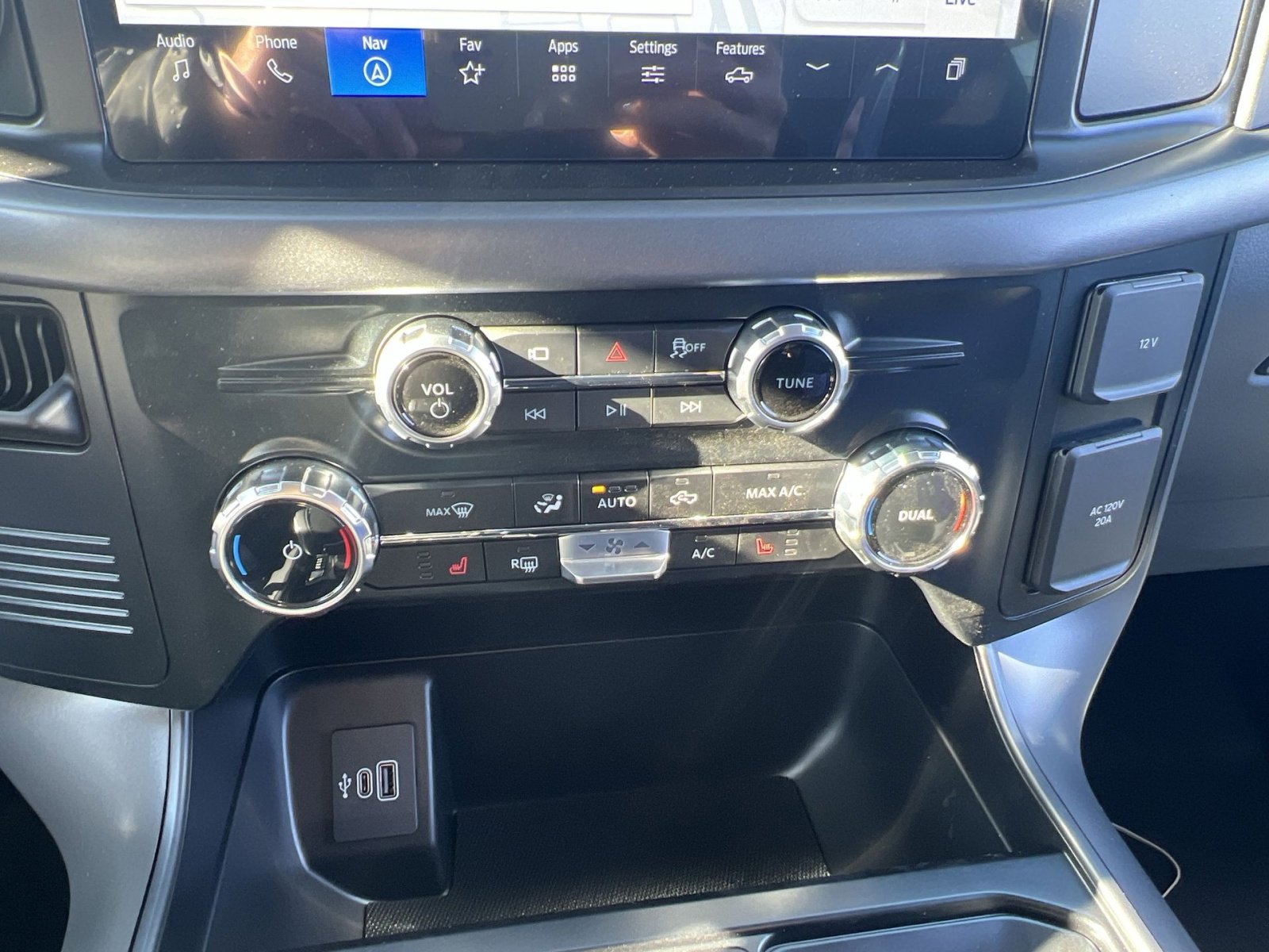 New 2025 Ford F150 Lightning XLT image 21