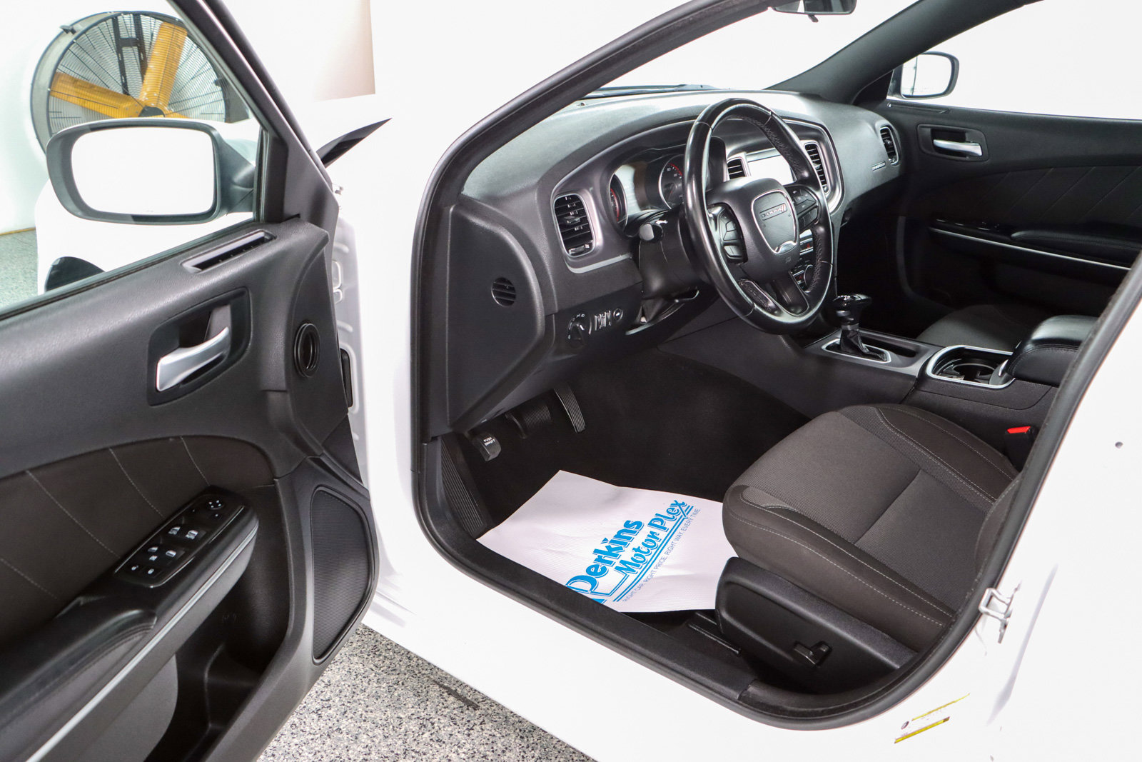 Used 2022 Dodge Charger SXT image 3