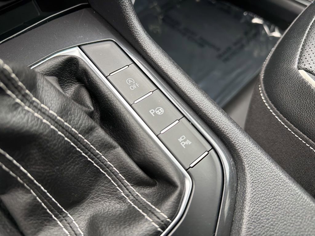 Used 2022 Volkswagen Tiguan SEL R-Line image 32