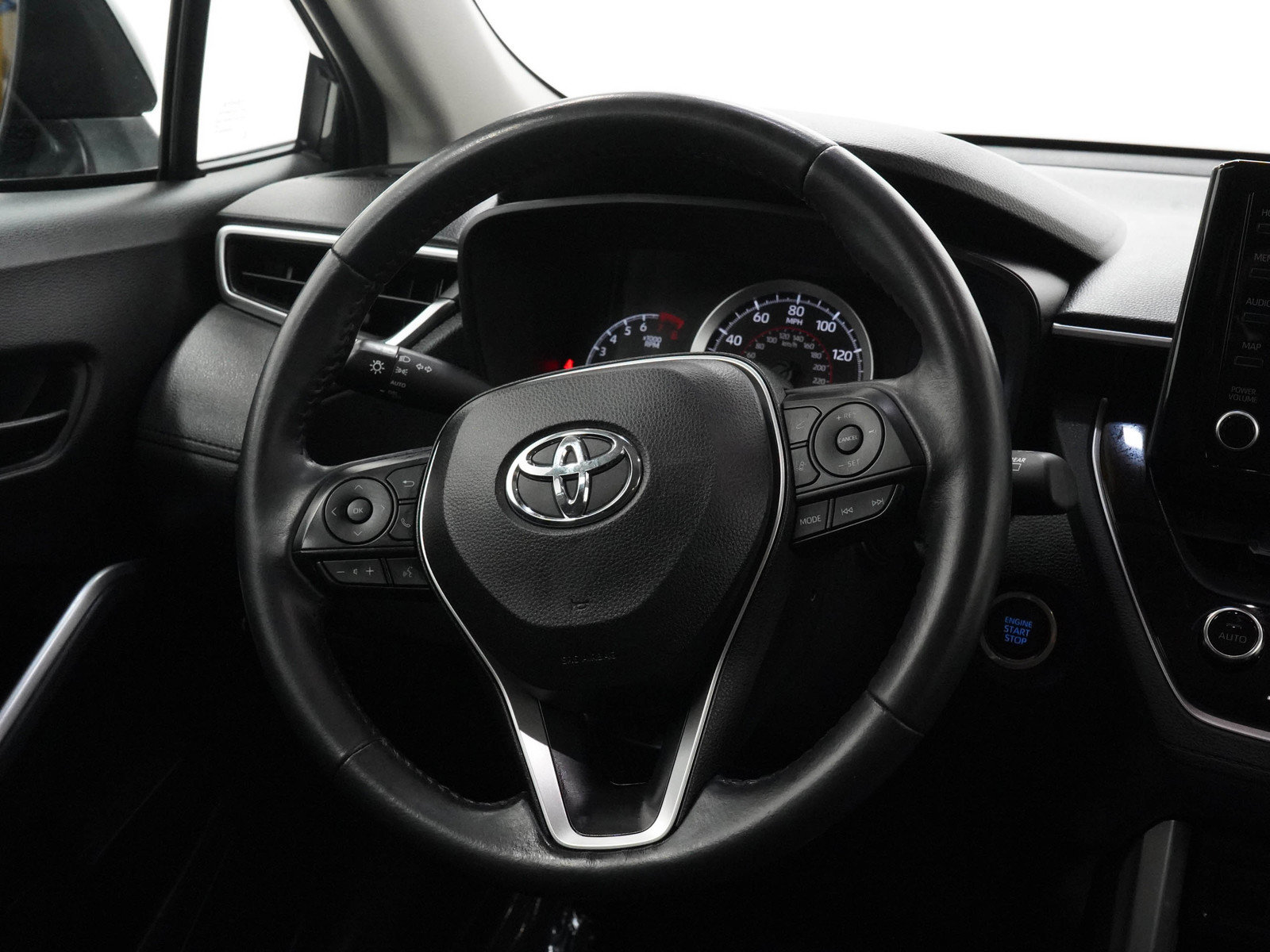 Used 2022 Toyota Corolla Cross LE AWD/4WD image 13