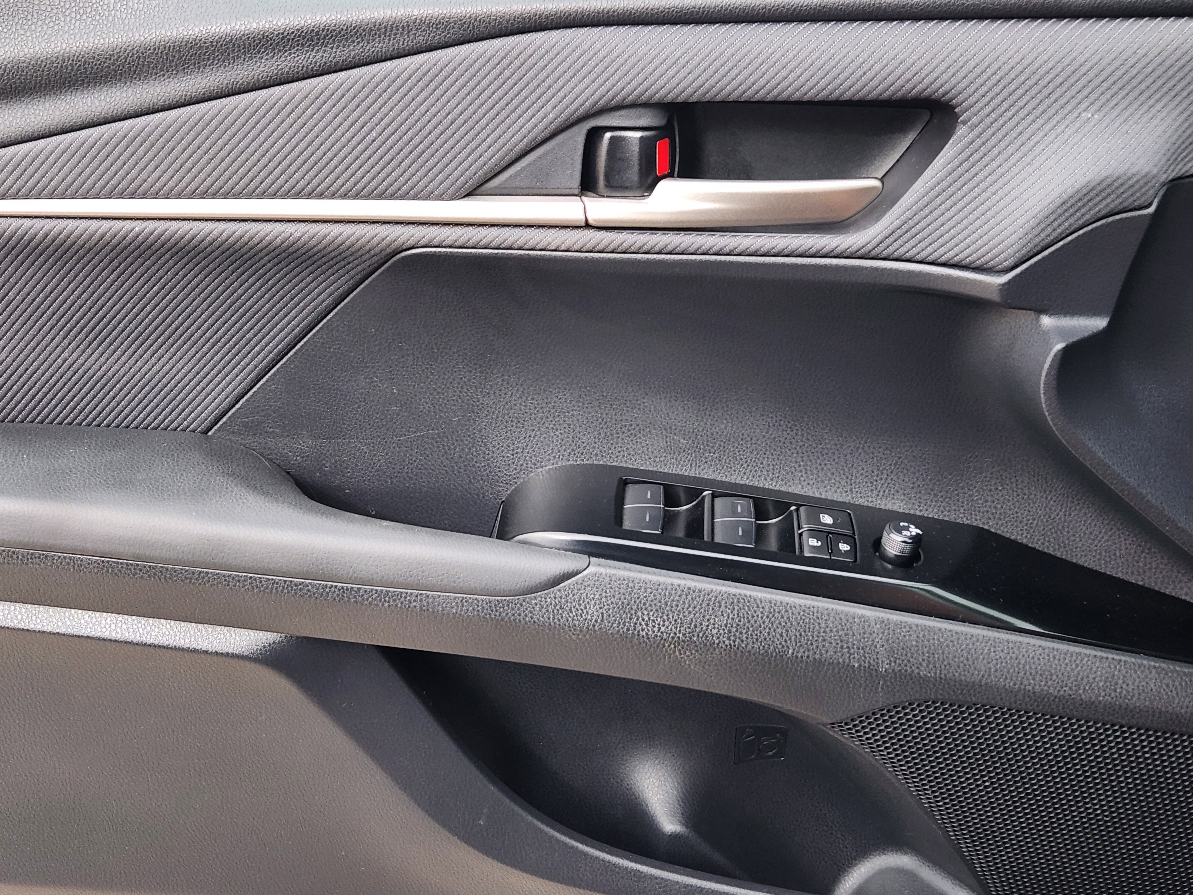 Used 2025 Toyota Camry LE image 23