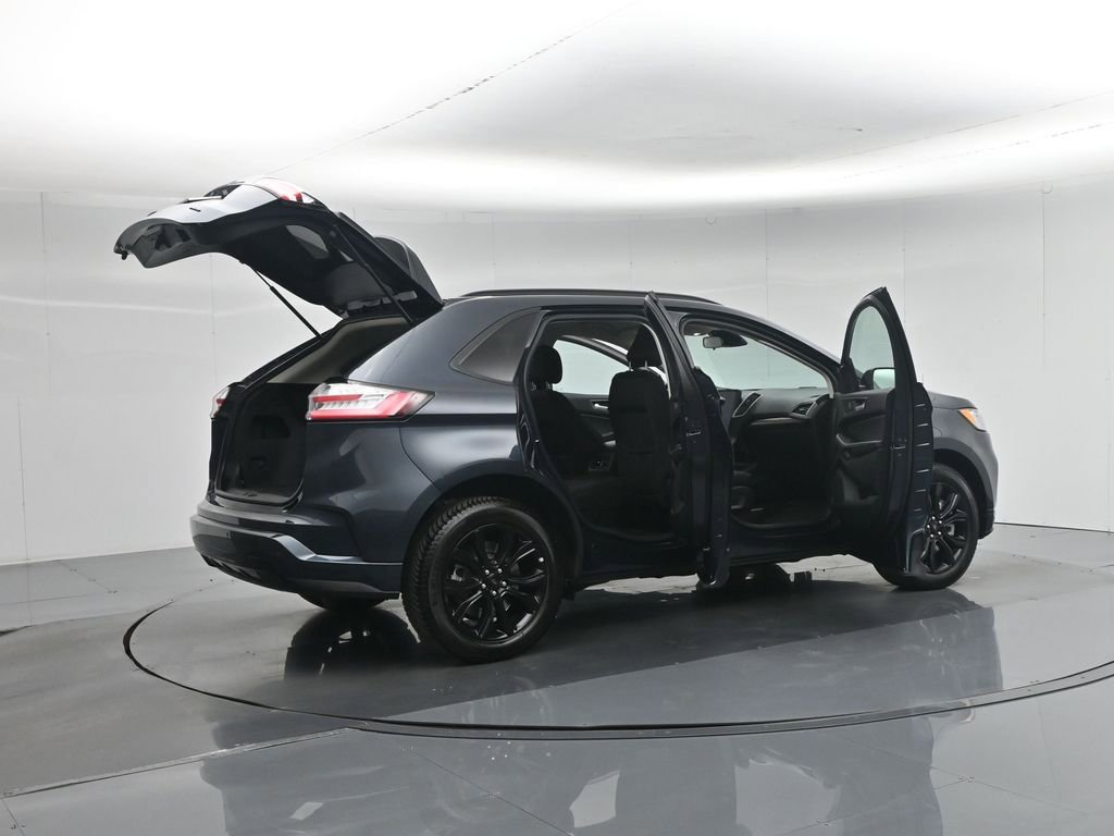 Certified 2022 Ford Edge SE w/ Black Appearance Package image 6