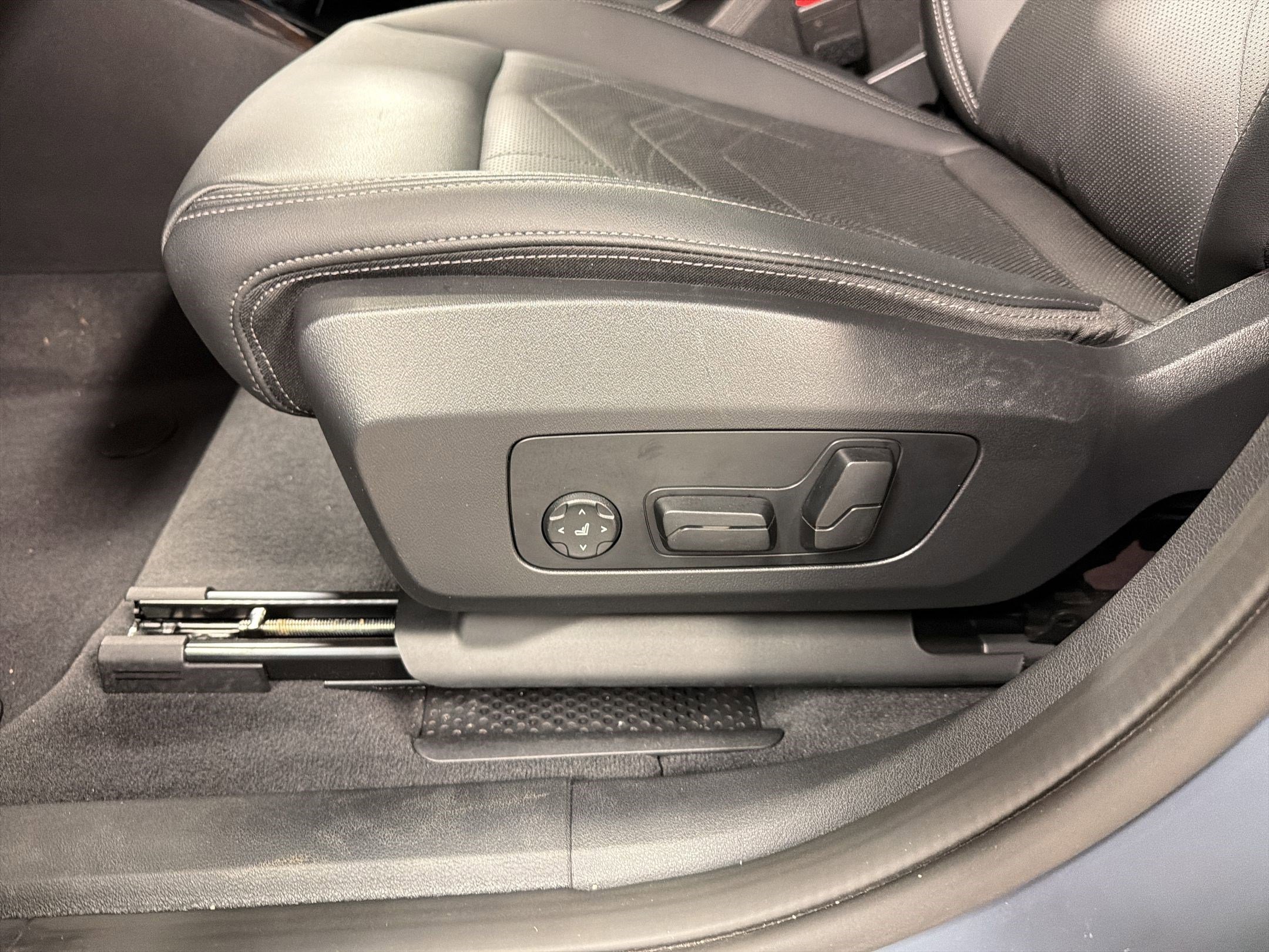 Certified 2025 BMW X2 xDrive28i image 13