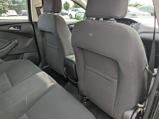 Used 2015 Ford Focus SE FWD image 28
