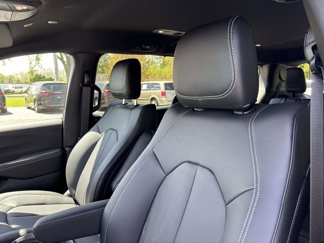 New 2027 Chrysler Pacifica Select FWD image 14