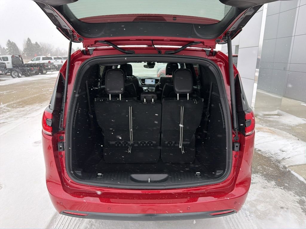 New 2026 Chrysler Pacifica Limited image 10