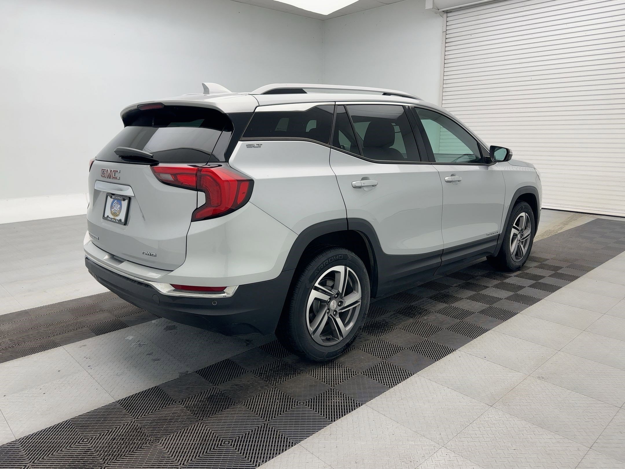 Certified 2018 GMC Terrain SLT w/ Preferred Package image 9