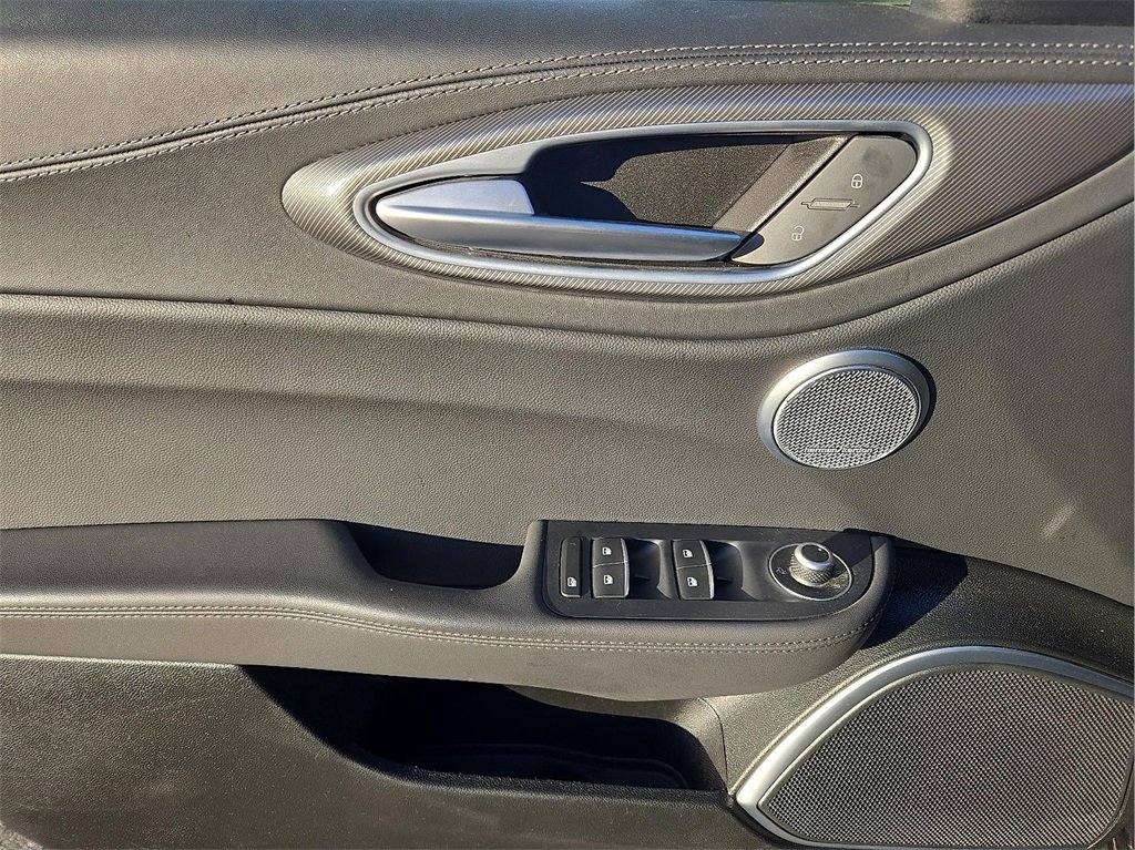 Used 2022 Alfa Romeo Giulia Veloce image 13