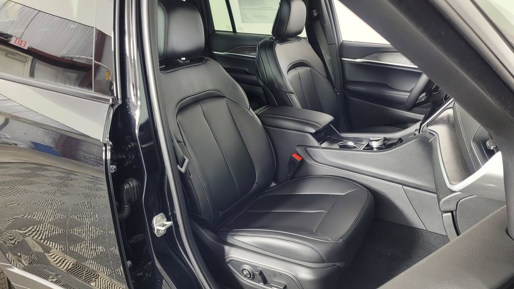 New 2025 Jeep Grand Cherokee Limited w/ Black Appearance Package image 35