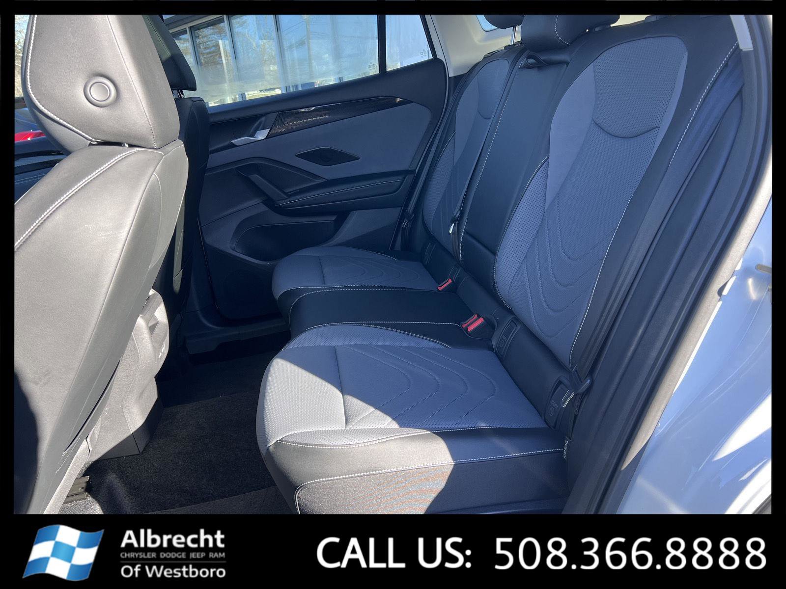 Used 2025 Volkswagen Tiguan SE image 13